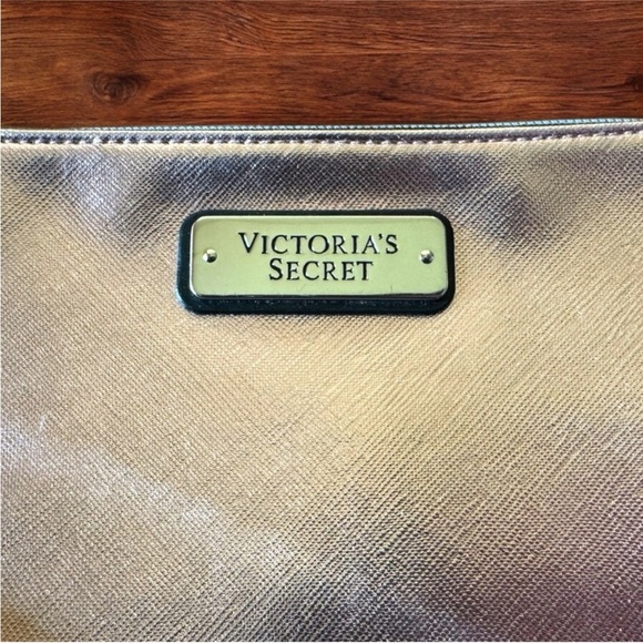 VICTORIA’S SECRET Pink Metallic Wristlet Clutch with Tassel - Picture 4 of 10